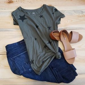 Gap army green and stars XS short sleeve shirt